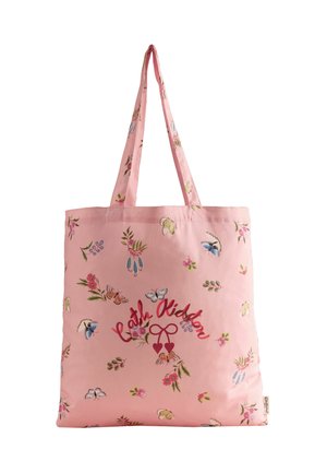 Lyserød mulepose med blomster- og sommerfuglemønstre, med den røde kursivtekst "Cath Kidston" og to hjertefigurer nedenunder.