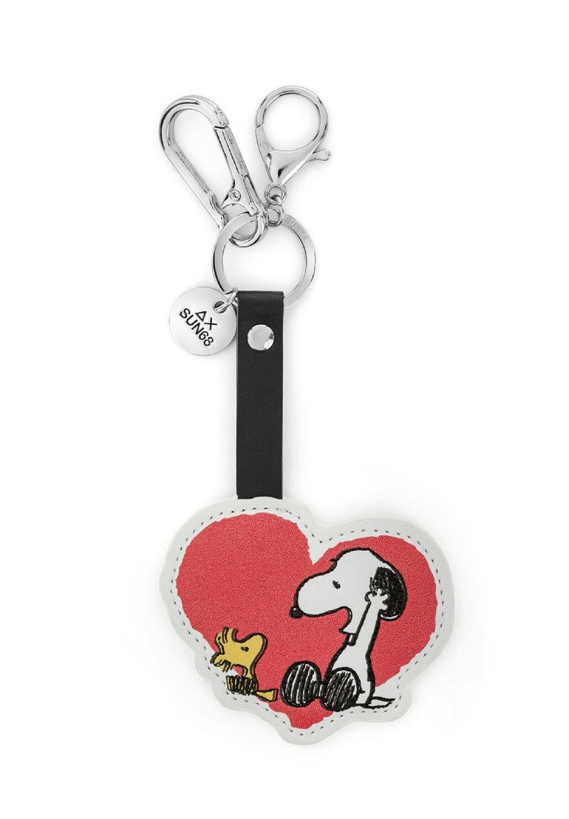Portachiavi a forma di cuore, rosso con contorno bianco, con Snoopy e Woodstock. Include una cinghia nera e un gancio in metallo argentato.