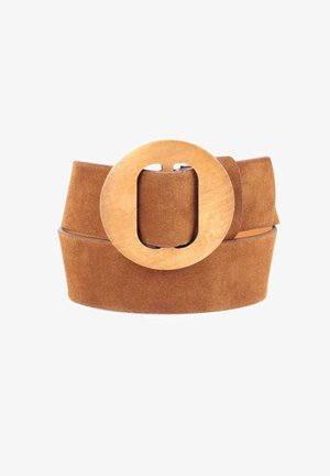 Brunt ruskindsbælte med bred rem og stor rund træspænde mod en hvid baggrund.