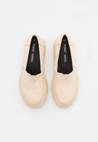 TOMS Polobotky - sand