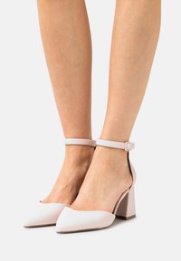 Call it Spring DALIAA - Saltos clássicos - light pink