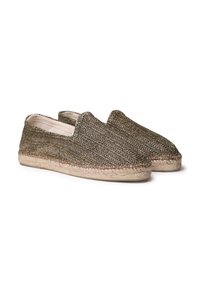 Espadrilky s herringbone vzorom v zemitých odtieňoch, tkaný materiál, elastické bočné otvory a podrážka z juty.