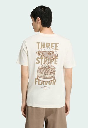 adidas Sportswear, ADIDAS SPORTSWEAR BURGER FLAVOR GRAPHIC T-SHIRT - Camiseta estampada - off white