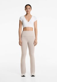 OYSHO RIB SOFT TOUCH CROSSOVER - T-shirt basic - white