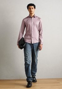 Lindbergh PLAIN - Button down-skjorte - lavender
