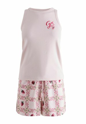 Vaaleanpunainen hihaton toppi, jossa punainen "Cafe House" -teksti ja mansikkakuva, yhdistetty vaaleanpunaisiin kuviollisiin shortseihin, joissa on mansikoita ja vihreitä yksityiskohtia.