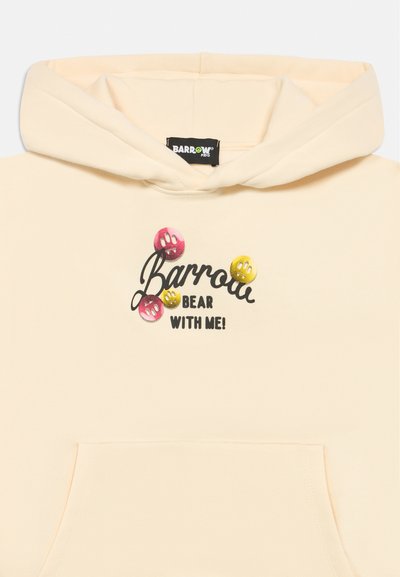 Manga de moletom creme com o texto frontal "Barrow BEAR WITH ME!" e gráficos coloridos de impressões de patas acima do bolso canguru.