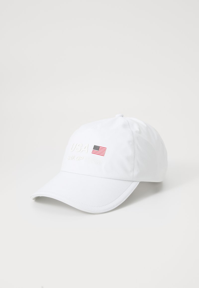 Cappello bianco con ricamo "USA" e una piccola bandiera americana sul davanti, visiera curvata e tessuto testurizzato.