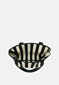 Czarna i beżowa torba na ramię w paski, wykonana z solidnego materiału, z szerokim, otwartym topem, dwoma uchwytami i przestronnym wnętrzem.