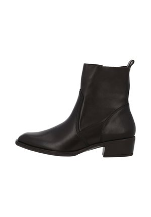 Bottine en cuir noir avec une pointe arrondie, un petit talon carré et un détail de couture en diagonale. Comprend une boucle pour un enfilage facile.