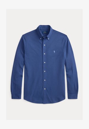 Blaues langärmliges Hemd aus Baumwolle mit Kragen, durchgeknöpftem Vorderteil und gesticktem Logo oberhalb der linken Brust.