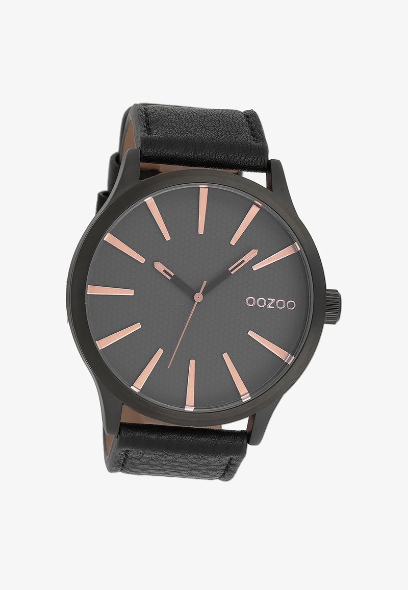Montre analogique noire avec un cadran gris texturé, des index d'heure en or rose, et un bracelet en cuir noir. Présente un boîtier rond et un design minimaliste.