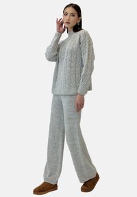 Elara SET - Träningsbyxor - grau