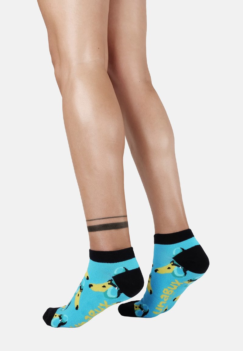 Blaue Knöchelsocken mit schwarzen Akzenten und einem Muster aus gelben Hundegesichtern. Verfügt über einen bequemen Bund und ein weiches Material.