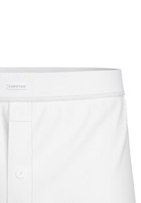 Weiße Herren-Boxershorts mit einem weichen Bund, ausgestattet mit einem Knopfverschluss und einem Etikett mit der Aufschrift "IMPETUS" nahe dem oberen Rand.