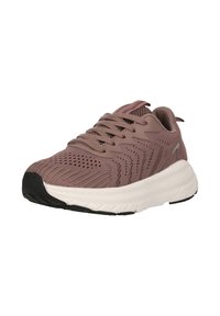 Lichtroze sportsoep met ademend mesh bovenwerk, gestructureerd ontwerp, vetersluiting, gewatteerde witte tussenzool en zwarte rubberen buitenzool.