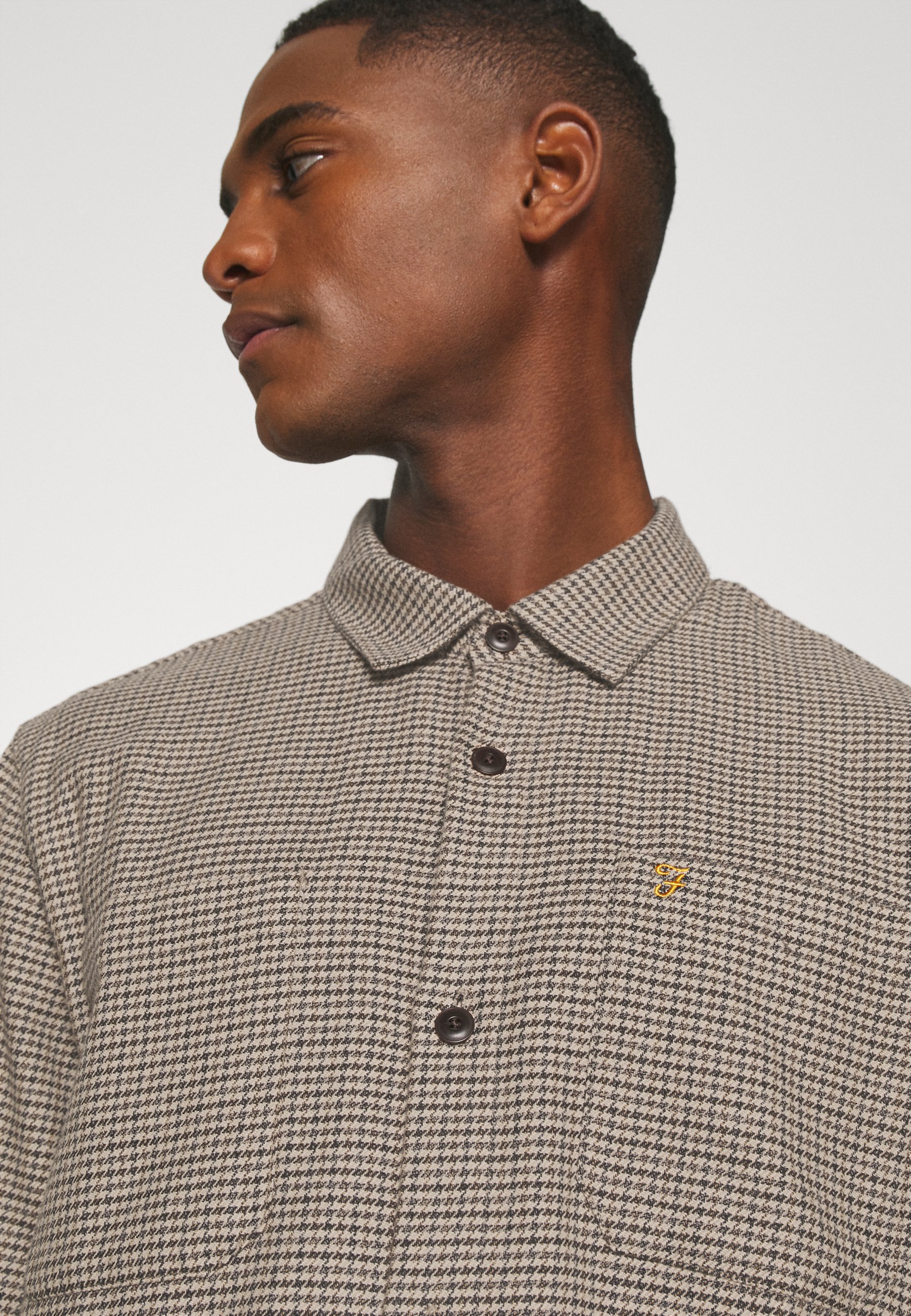 Farah DEKKER CHECK OVERSHIRT Skjorte beige Zalando.no Farah ASTHILL Skjorte true navy Zalando.no