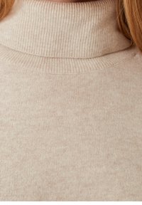comma Sweter