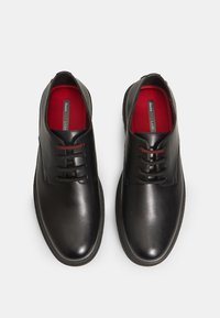 Bata Pantofi cu șiret - Black