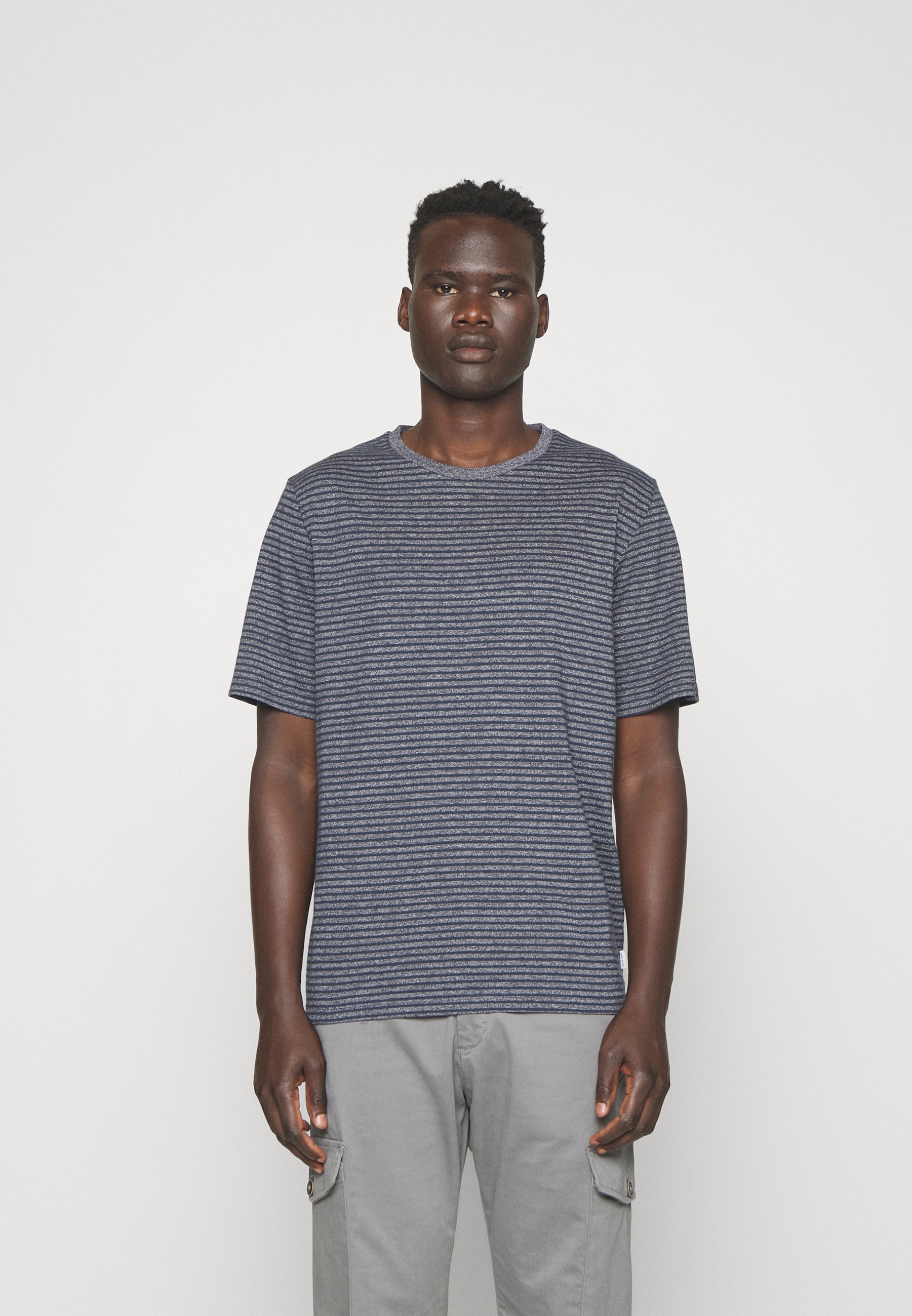 JACK & JONES Herren T-Shirt Jcowhelk – Slim Fit, Rundhals, 100% Baumwolle