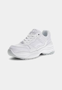 Scarpe sportive bianche con tomaia in sintetico testurizzato, design con lacci, suola ammortizzata e accenti di logo discreti. Suola in gomma per trazione.
