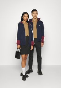Lacoste ELEVATED COLORBLOCK UNISEX - Mikina so zipsom - navy blue/zin lapland