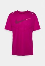 nike rise t shirt