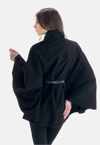 Elara BOLERO - Poncho - schwarz