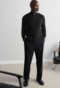 Next REGULAR FIT SIGNATURE TEXTURED ZIP NECK - Strickpullover - black