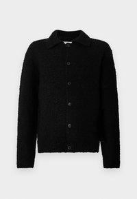 Sort tekstureret skjorte cardigan med lange ærmer og spidsekrave, præsenteret på en hvid baggrund.