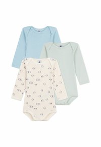 Tre långärmade baby bodysuits: en ljusblå med ränder, en mintgrön och en krämfärgad med ett mönster av små pingviner.