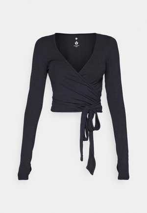 Langärmlige Wickelbluse aus dunkelblauem Stoff mit V-Ausschnitt, ausgestattet mit einem gebundenen Vorderteil und glatter Textur.