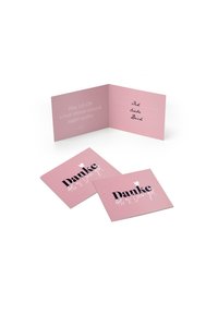 Biglietto d'auguri rosa con finitura opaca, con il testo "Danke" in grassetto nero. All'interno, spazio per scrivere appunti con righe.