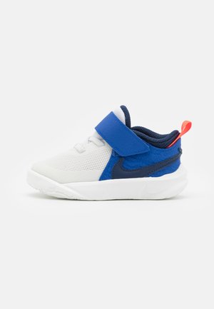 TEAM HUSTLE 10 UNISEX - Basketbalschoenen - summit white/midnight navy/game royal