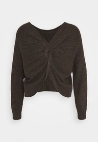 Ciemnobrązowy sweter z prążkowanej tkaniny, z twistowanym przodem, długimi rękawami i szerokim dekoltem w kształcie litery V. Miękka tekstura i lekki wykończenie.