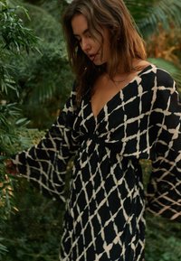 Next WIDE SLEEVE - Maksi garuma kleita - black white