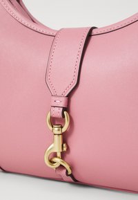 COACH ORIGINALS GLOVETANNED HAMPTONS HOBO - Kézitáska - true pink