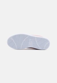 Diadora GAME STEP 2.0 UNISEX - Edzőcipő - almond blossom/white