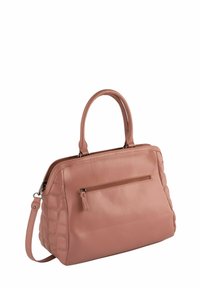 Sac à main en cuir rose avec un design structuré, des poignées arrondies, une poche à fermeture éclair à l'avant et une texture matelassée sur un côté.
