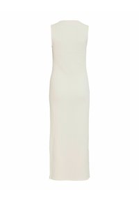 Robe longue sans manches texturée blanc cassé avec une coupe droite, vue de dos sur un fond blanc uni.