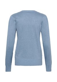 Svetlo modra pulover z dolgimi rokavi, okroglo ovratnico, rebrastimi manšetami in teksturiranim zaključkom. Enostaven dizajn brez vidnih motivov.