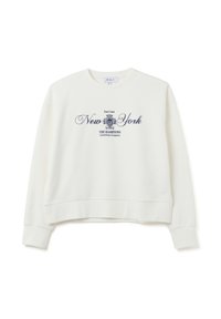 Sudadera blanca de manga larga con texto en azul marino "Nueva York" y "Los Hamptons" y un escudo decorativo en el pecho.