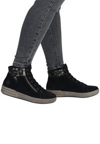 Rieker Baskets montantes - schwarz