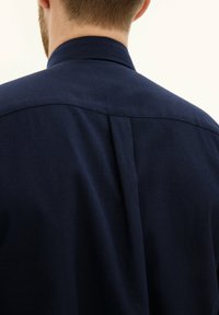 Oscar Jacobson REG FIT CUT AWAY BRUSHED - Camicia - navy