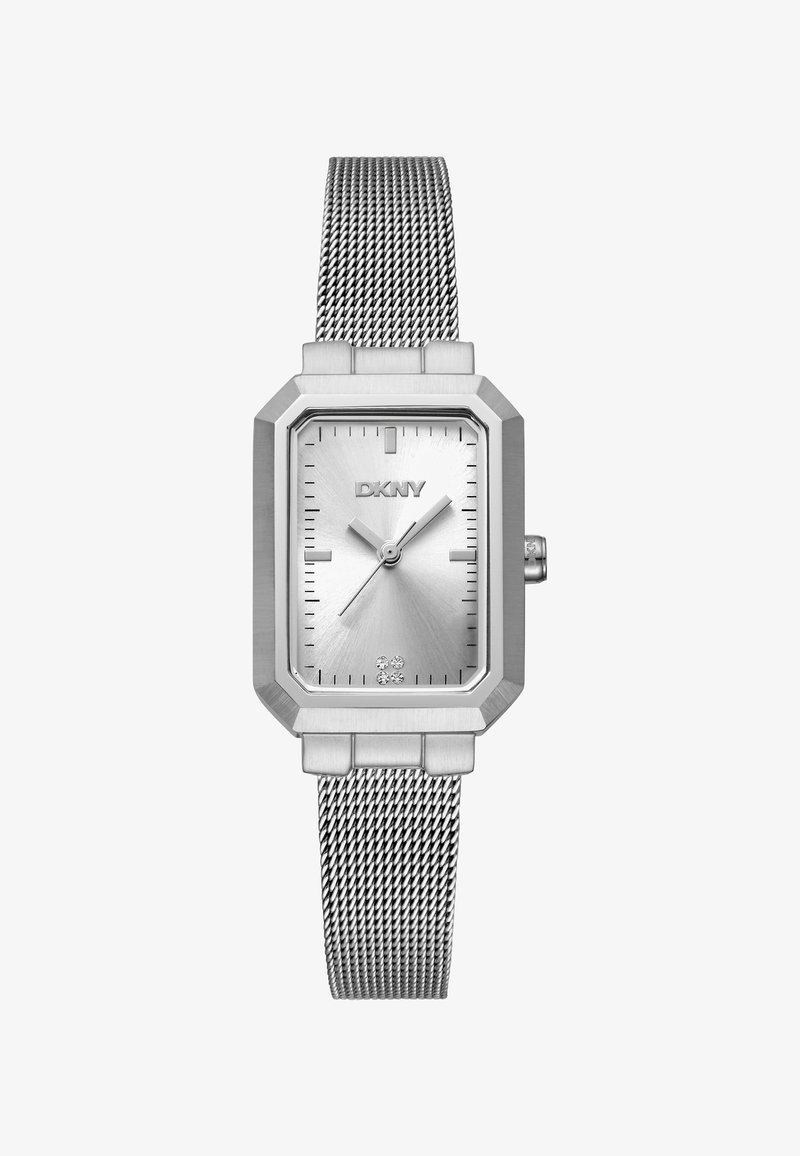 Zilveren DKNY-horloge met een octagonaal uurwerk, een mesh band, een minimalistisch ontwerp, een metallic afwerking en drie diamanten accenten op de wijzerplaat.