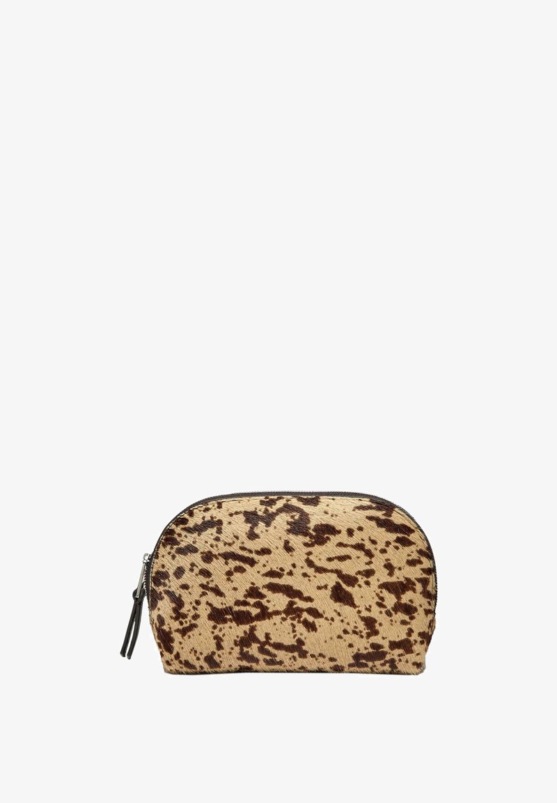 Tan en bruin gespikkelde pouch gemaakt van textuurstof, met een afgeronde bovenkant en een ritsluiting met een kleine tassel trekkoord.