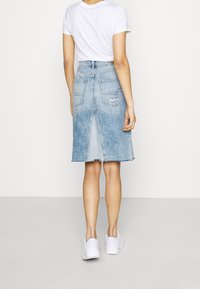 American Eagle Falda vaquera - destroyed denim