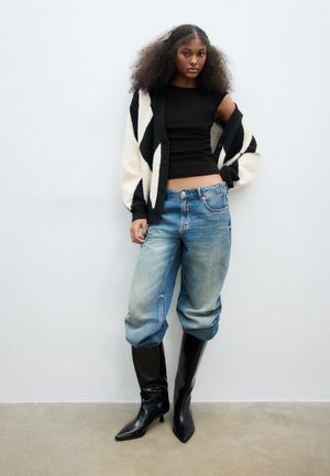 Stradivarius FITTED WITH GATHERING  - T-shirts basic - black