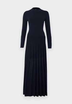 Vestido largo de punto azul marino con mangas largas, cuello alto, cintura ajustada, falda plisada y detalles de botones en los puños.