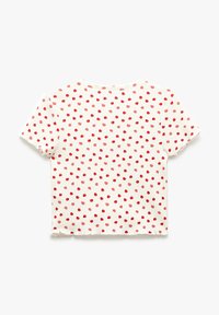 Hvid kortærmet t-shirt med r�øde prikker. Teksturområde, rå kant, rund halsdesign. Velegnet til afslappet brug.